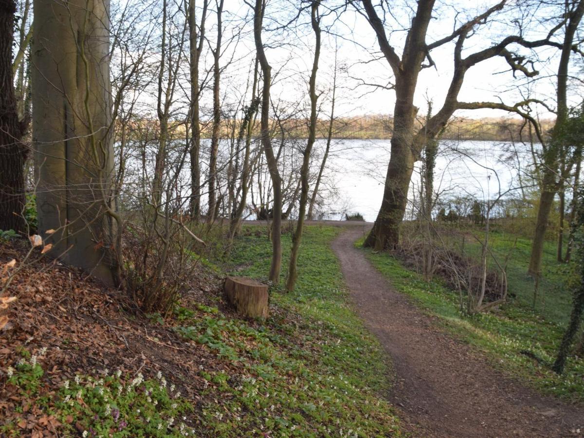 Flat In Eutin On The Kleiner Eutiner See Lake Екстериор снимка