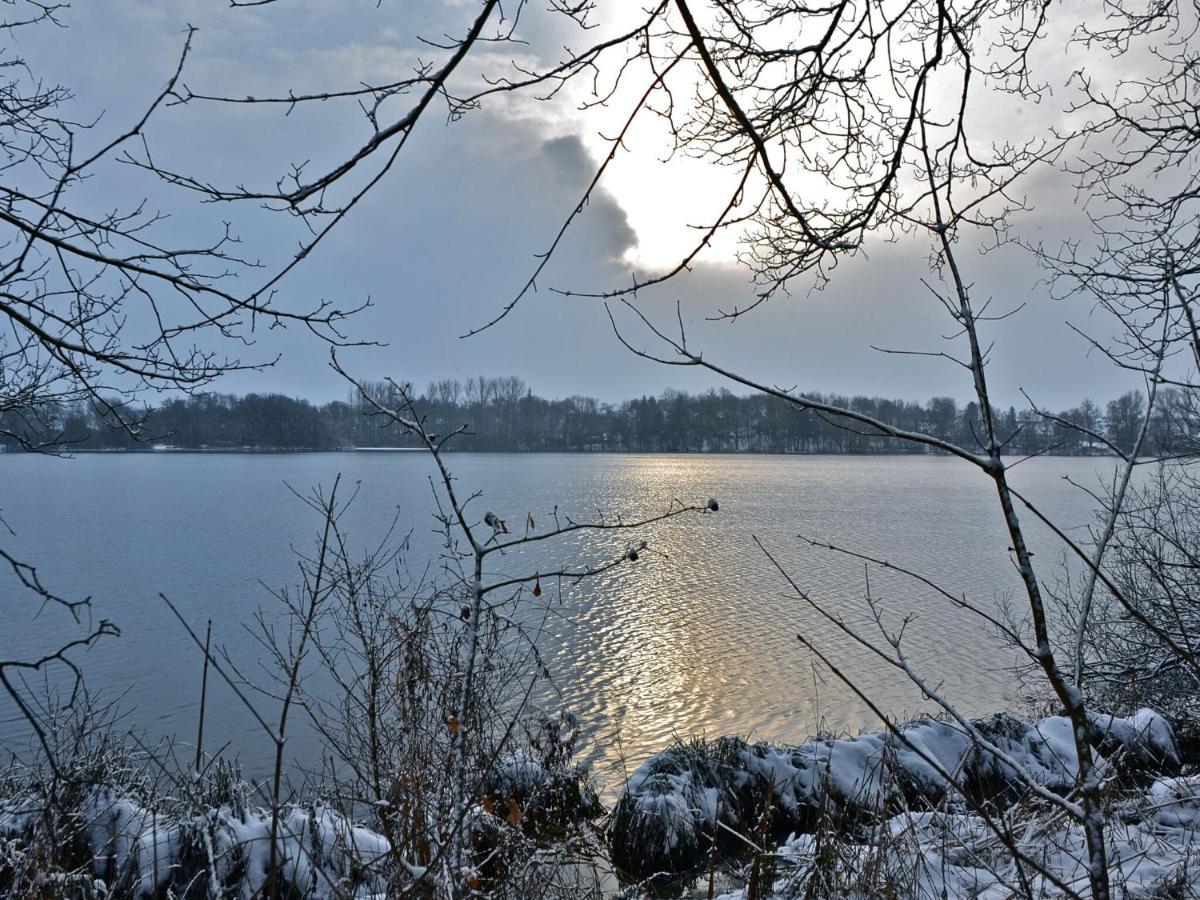Flat In Eutin On The Kleiner Eutiner See Lake Екстериор снимка