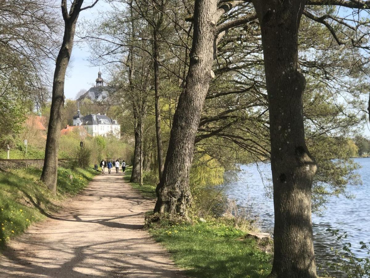 Flat In Eutin On The Kleiner Eutiner See Lake Екстериор снимка