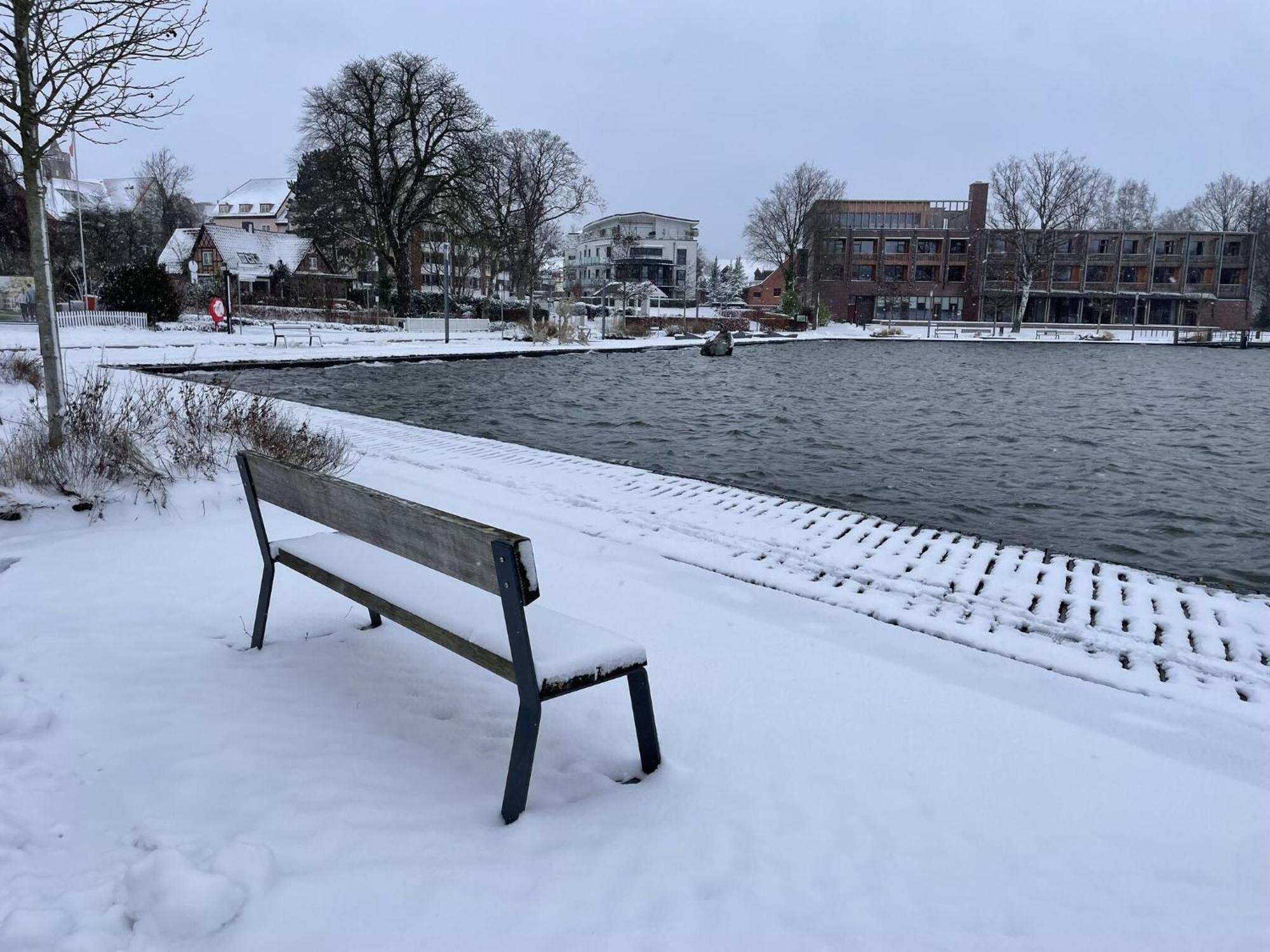 Flat In Eutin On The Kleiner Eutiner See Lake Екстериор снимка