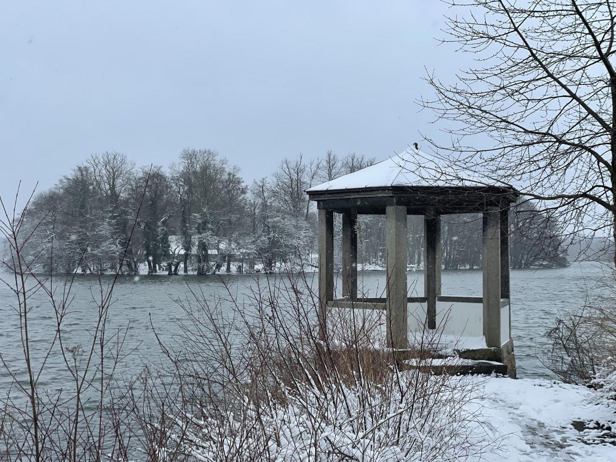 Flat In Eutin On The Kleiner Eutiner See Lake Екстериор снимка